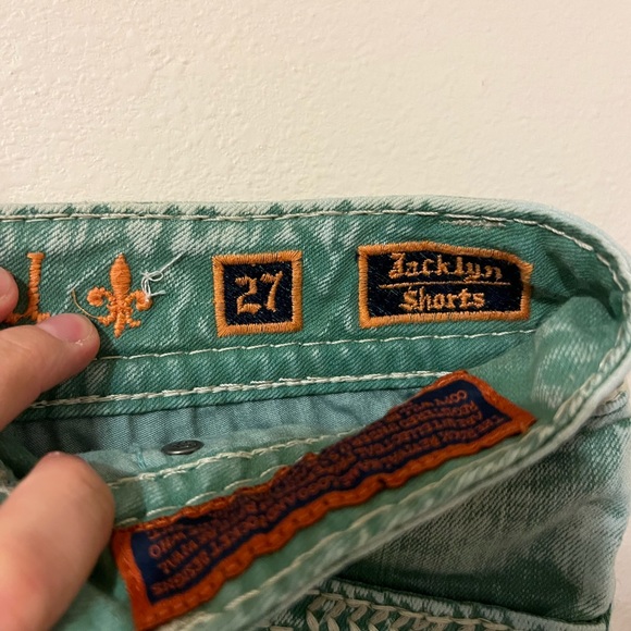 Rock revival Jacklyn cut off short - Picture 3 of 3